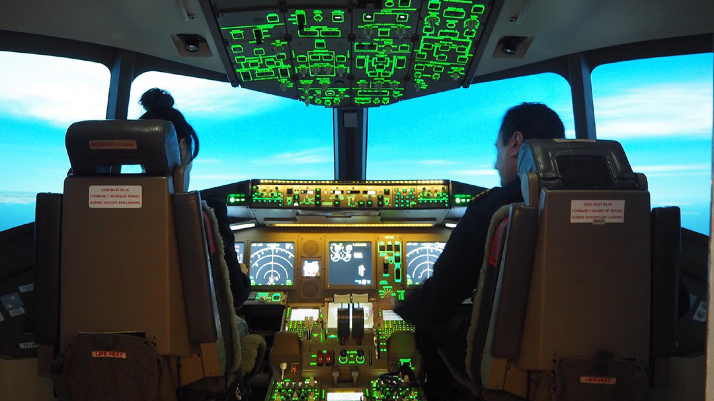 気分も上がる、空の旅。大人が本気で遊ぶ「30分パイロット体験」