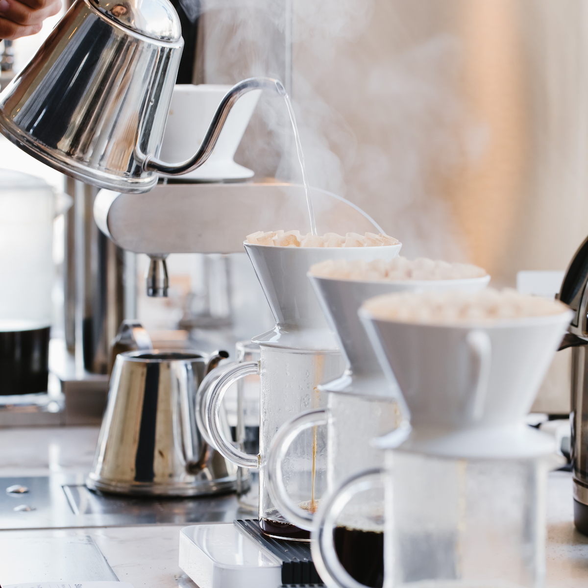 国内初の公園に面した心地よい店舗。ブルーボトルコーヒーが南池袋公園前にオープン