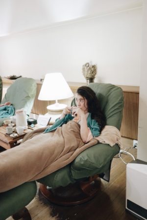 大量発汗で美肌に 笹塚でオーストラリアの真っ白な砂に埋まる Pasir Putih Harumari Tokyo