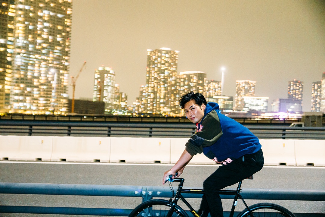 八木将康(劇団EXILE)と夜の東京を疾走。自転車でめぐる新しい下町観光