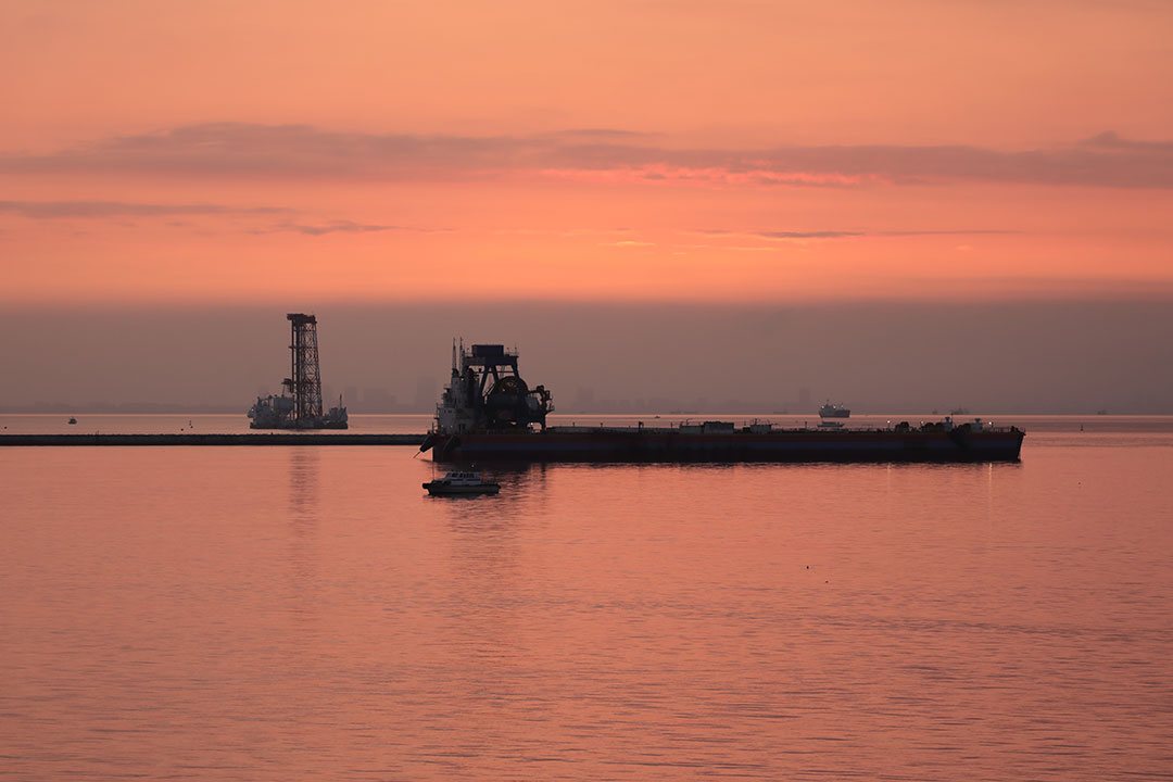 オールナイトで夏を満喫。星空、音楽、ヨガを楽しむ真夜中のピクニック船