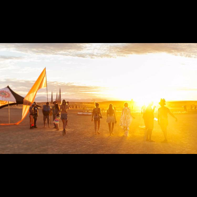 これはチャンス！“死ぬまでに行きたいフェス”Burning Manが今年はバーチャル開催