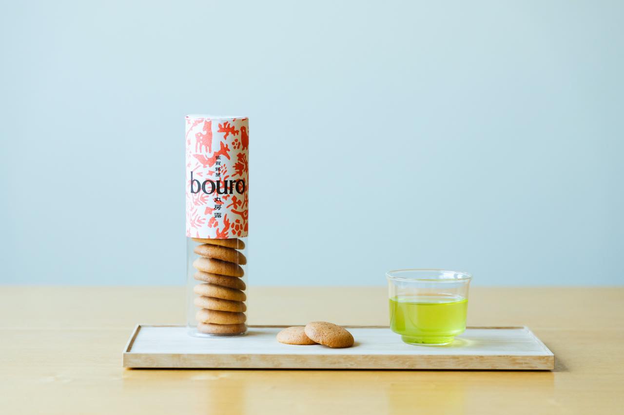 本のように読める「旅菓子」で、自宅から老舗温泉旅館に思いを馳せる