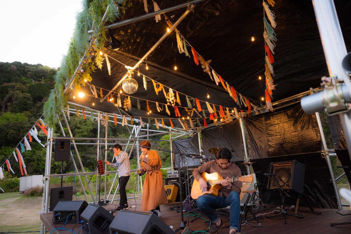 新しいフェスのカタチ。ソーシャルディスタンス野外フェス「REWILD MUSIC FES CAMP」
