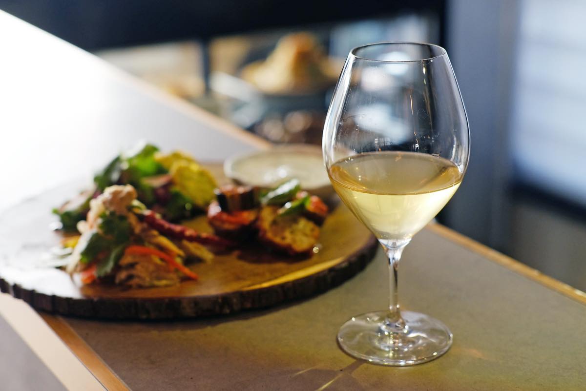 家でもお店でも、ふらりとナチュラルワインを。角打ち酒屋「no.502」が世田谷エリアに誕生